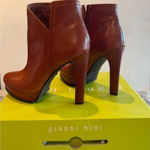 Gianni Bini Women's Tan Heeled Boots